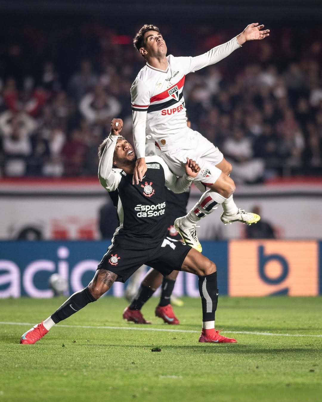 奥地利胜出一场激烈比赛，晋级的简单介绍