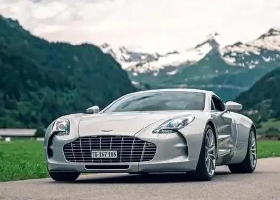 包含哈斯车队逆转阿斯顿马丁，皮亚斯特里扛起全队的词条