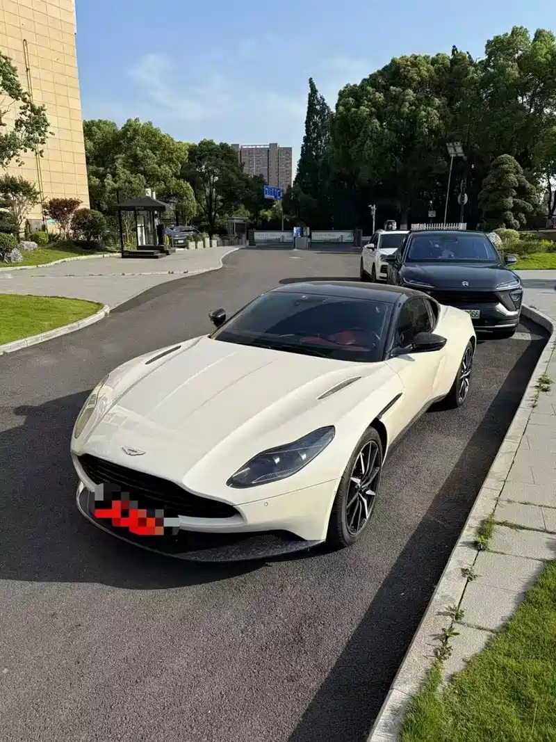 包含哈斯车队逆转阿斯顿马丁，周冠宇关键制胜的词条