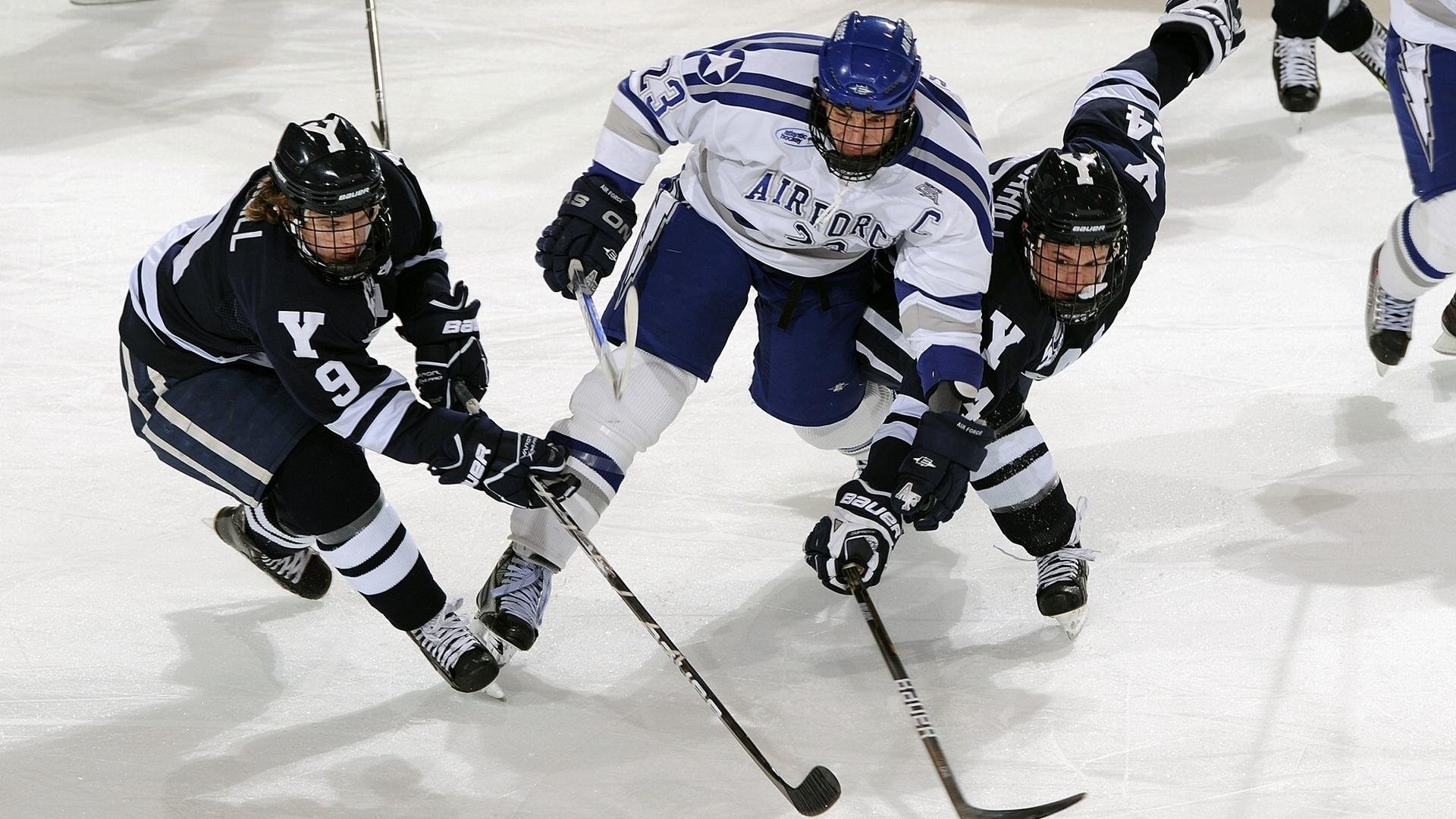 赛道上的权力更迭，赖斯在F1街道赛上演德国力克美国接管大戏